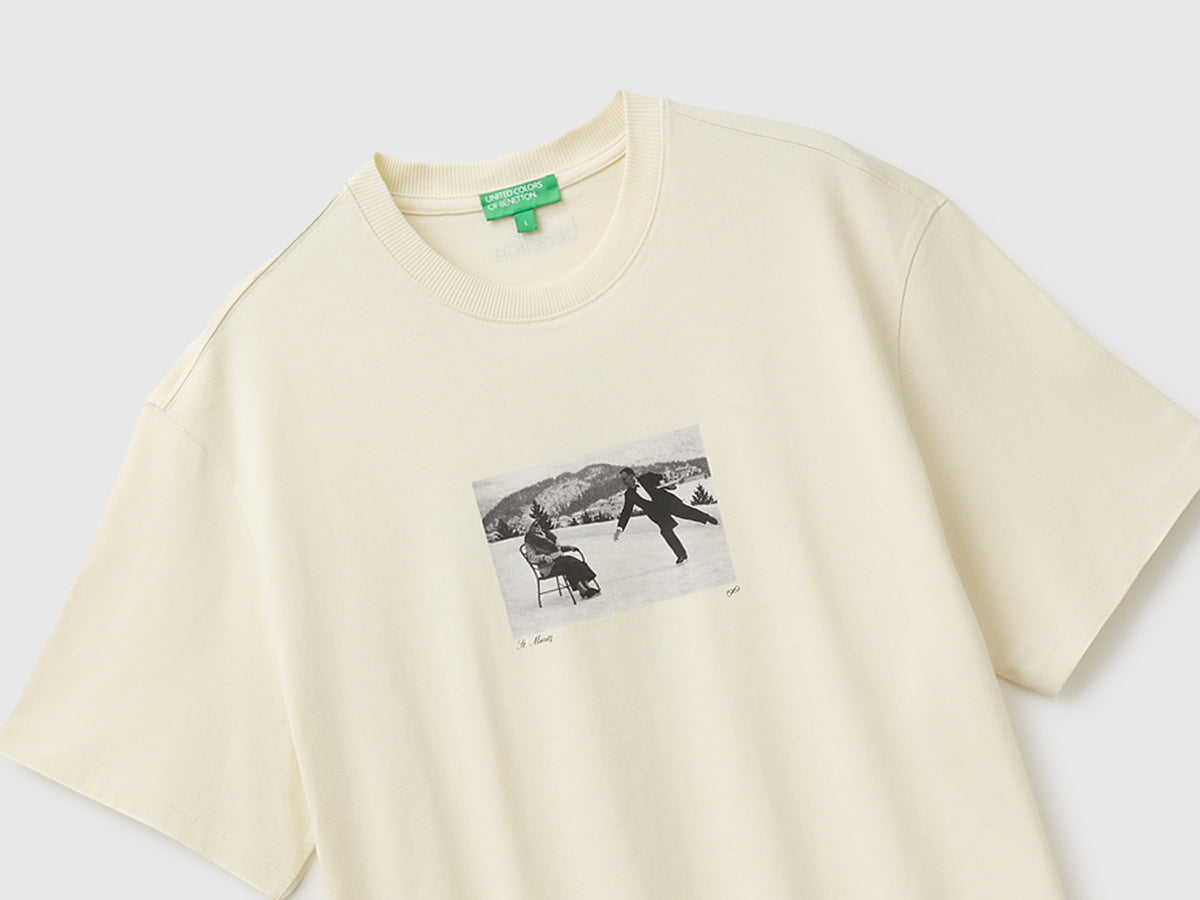 T-shirt relaxed fit com estampa em algodão orgânico - ucb_image_FY