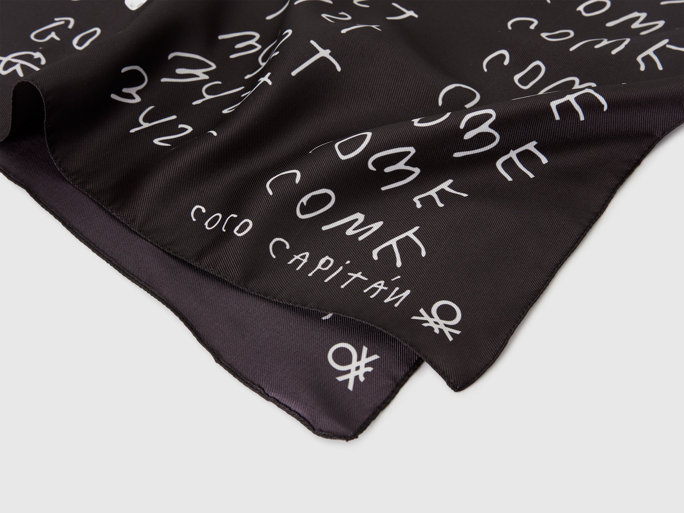 Foulard nero con scritte Coco Capitán - ucb_image_DS1