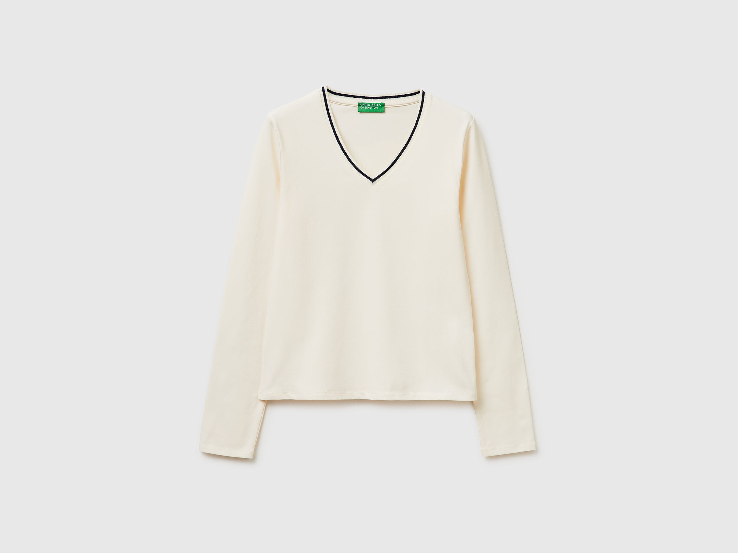 Fitted V-neck T-shirt - ucb_image_FS