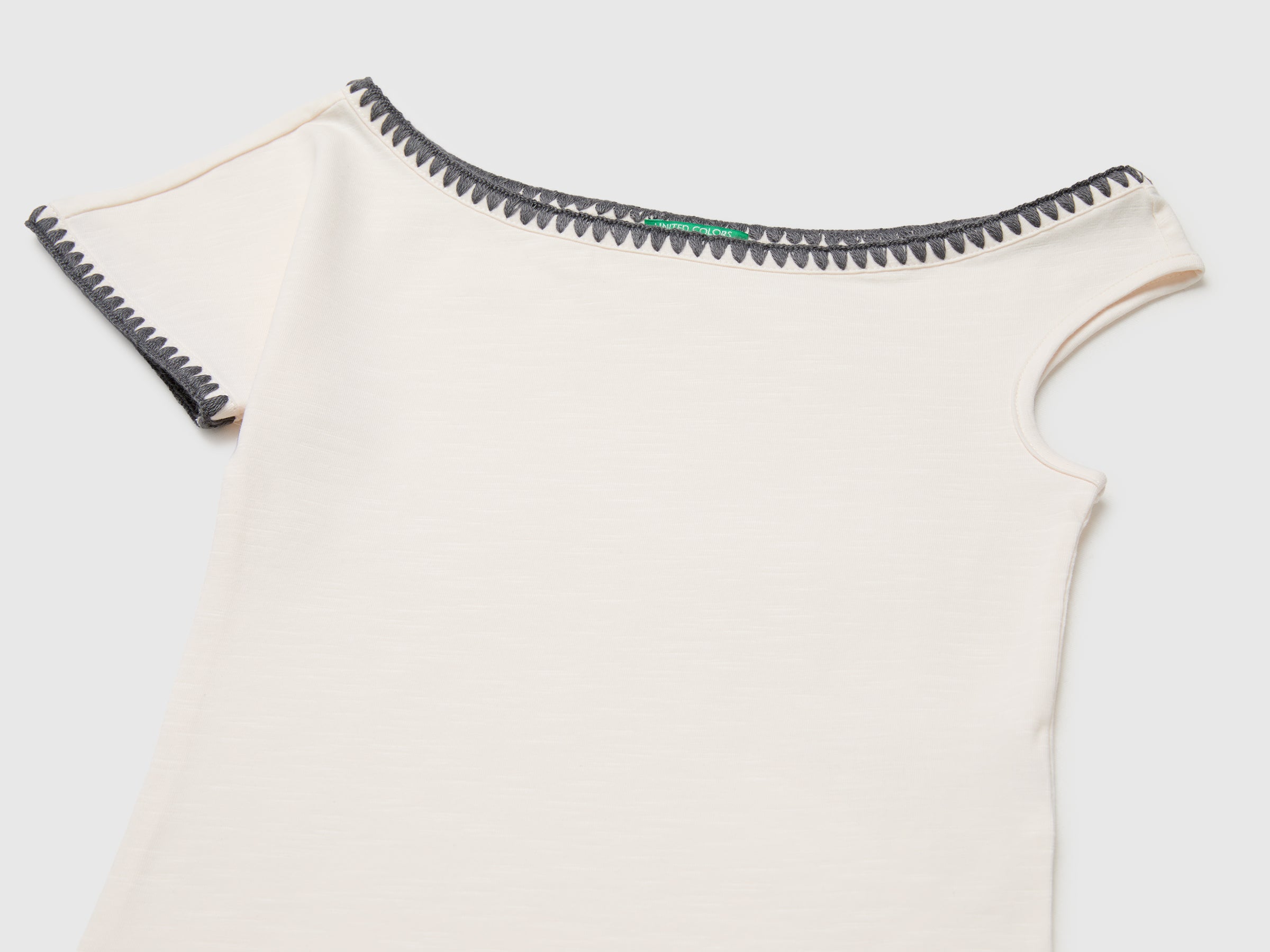 Asymmetrical top - ucb_image_DS1