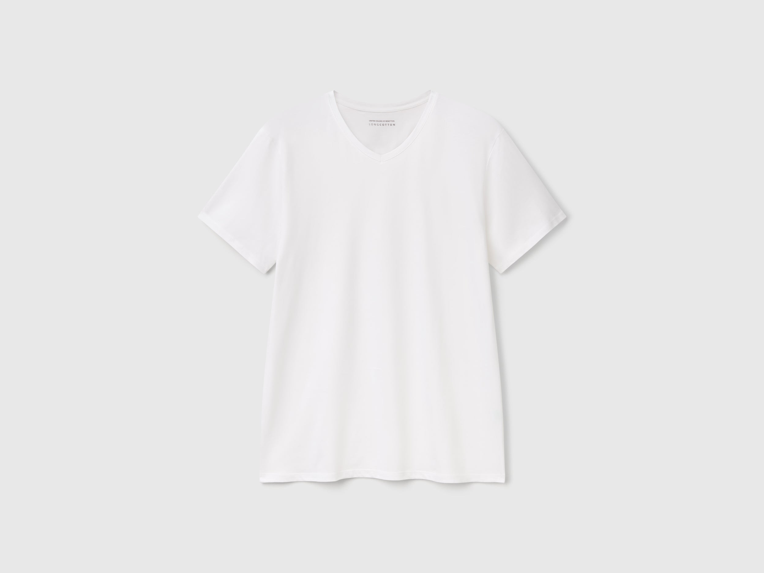 T-shirt com decote em V em algodão de fibra longa - ucb_image_FS