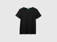 Slim fit t-shirt with V-neck - ucb_image_FS