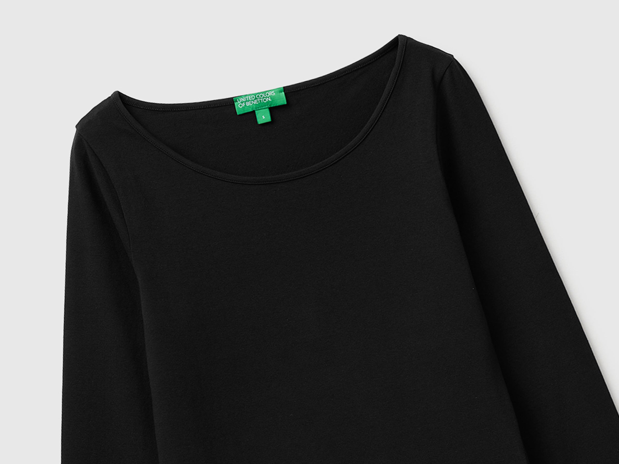 T-shirt slim fit com decote amplo - ucb_image_FY