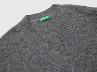 Camisola decote em V perfurada em mistura de lã e alpaca - ucb_image_DS1