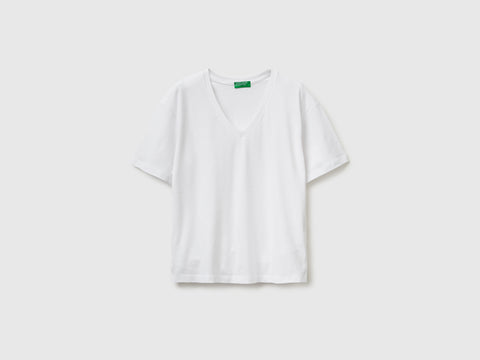 V-neck t-shirt in lightweight cotton - ucb_image_FS