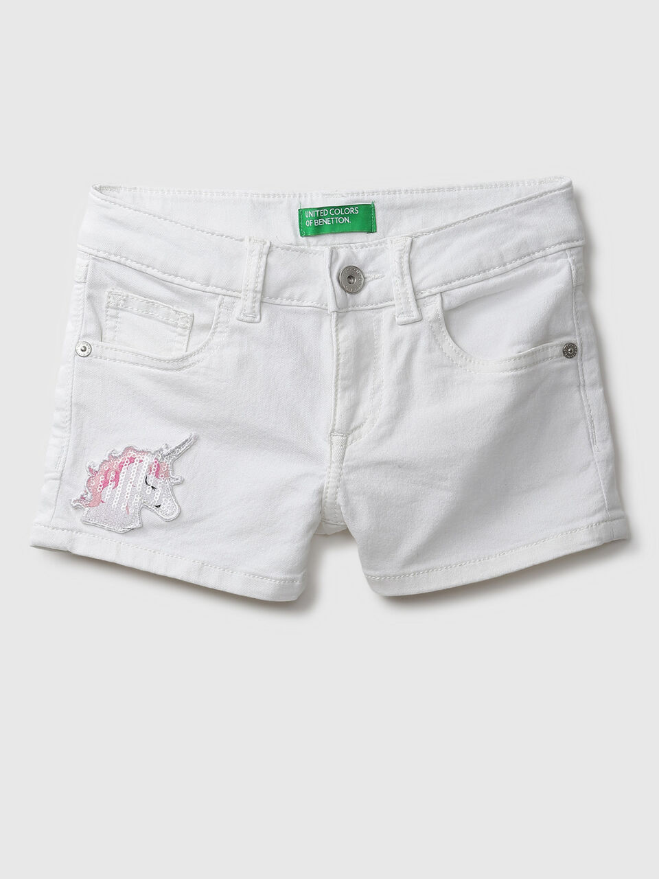 Basic White Denim Short With Badge image number 1
