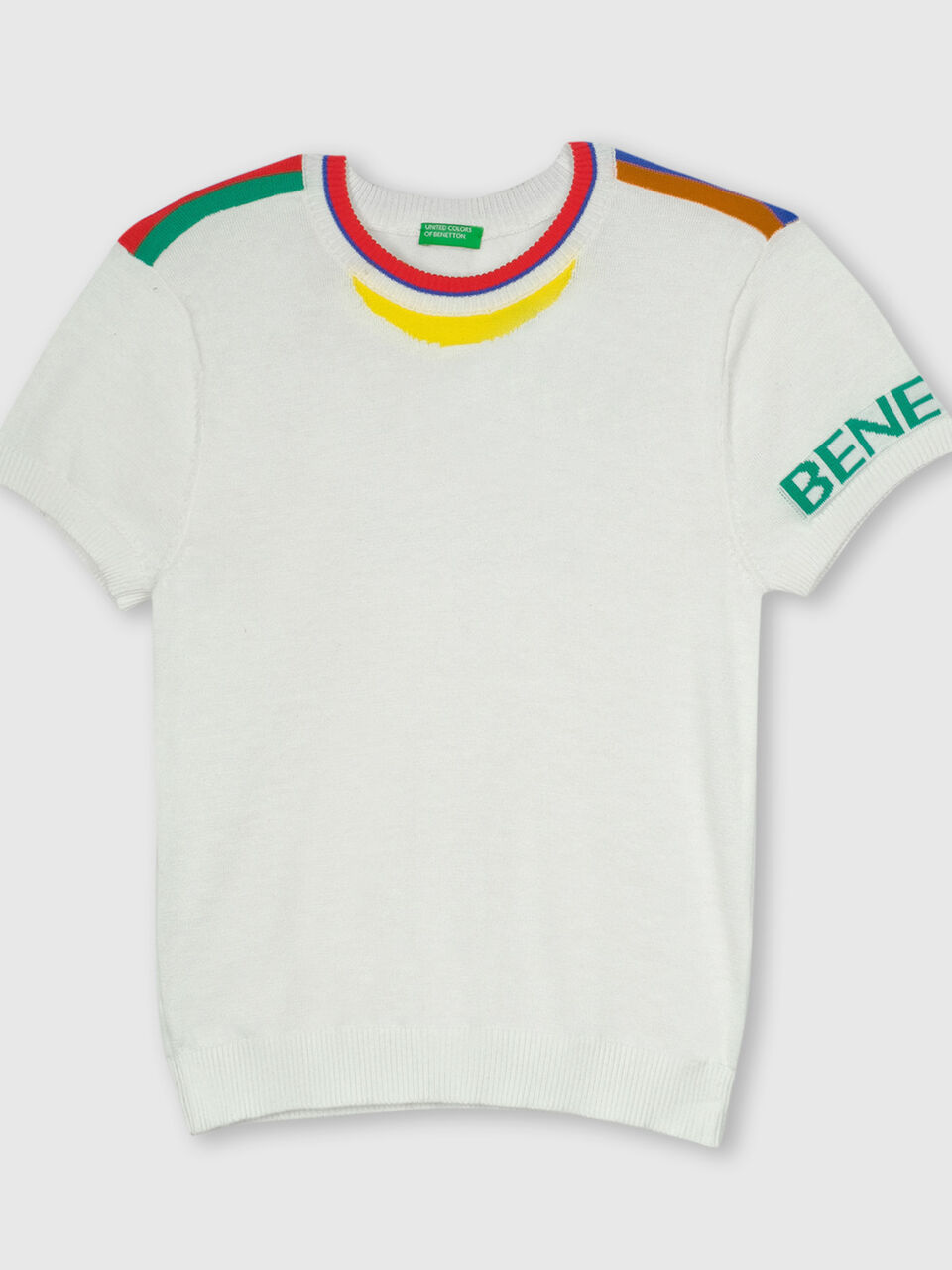 Short sleeved topwear with contrast details image number 1