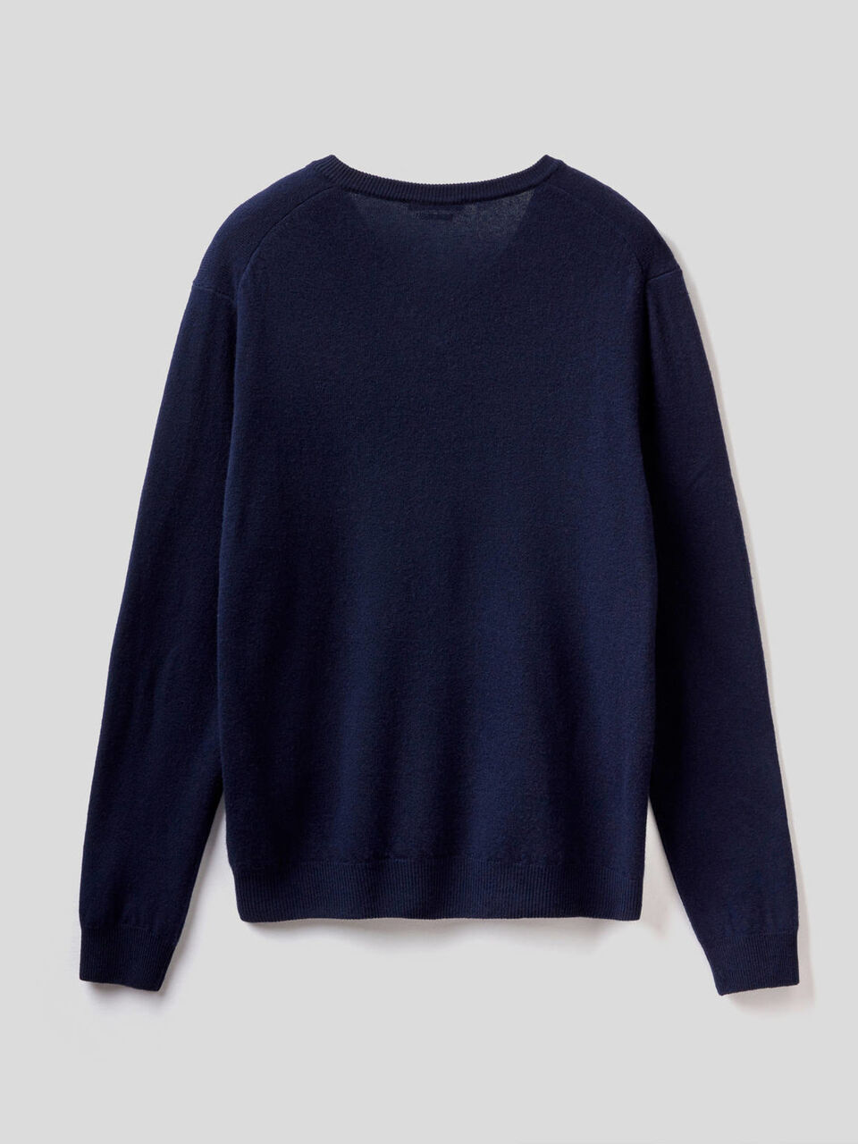 Pull col en V en pure en laine vierge image number 2