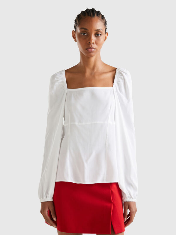 Slim fit blouse with square neck