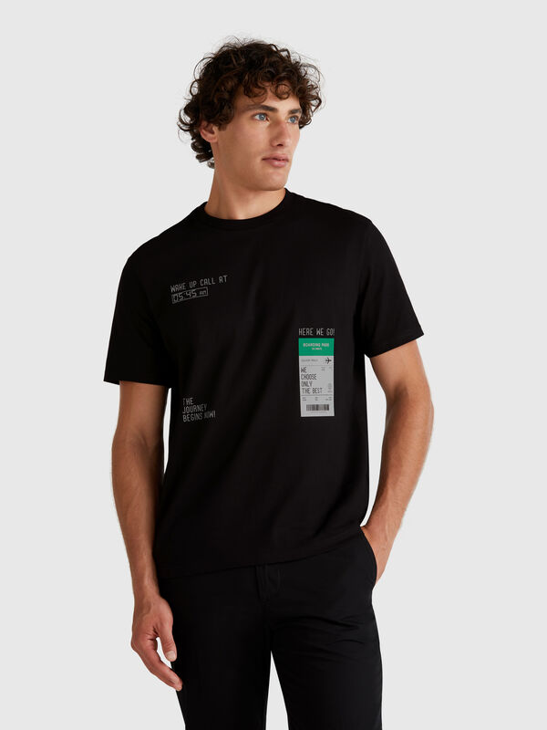 T-shirt noir avec graphismes Homme