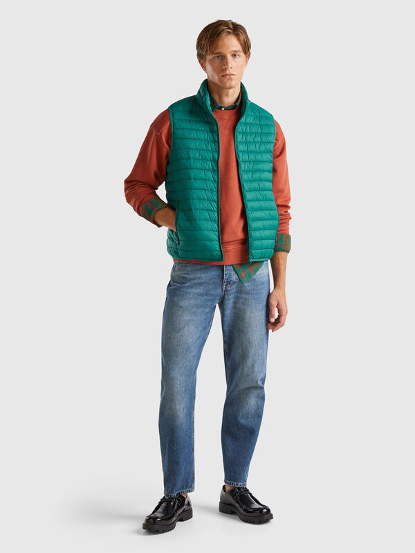 Sleeveless puffer jacket with recycled wadding Men