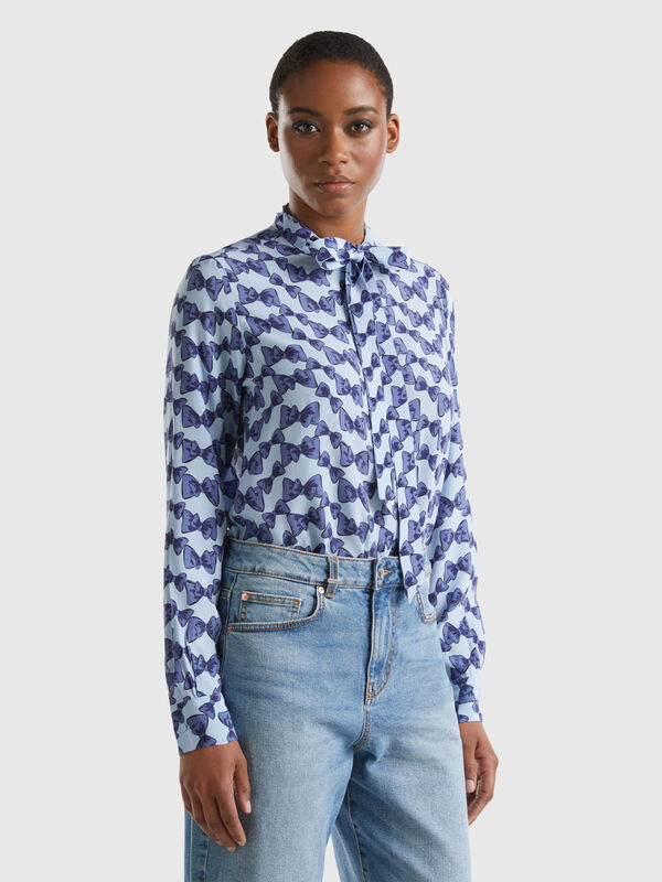 Flowy shirt with bow print Women