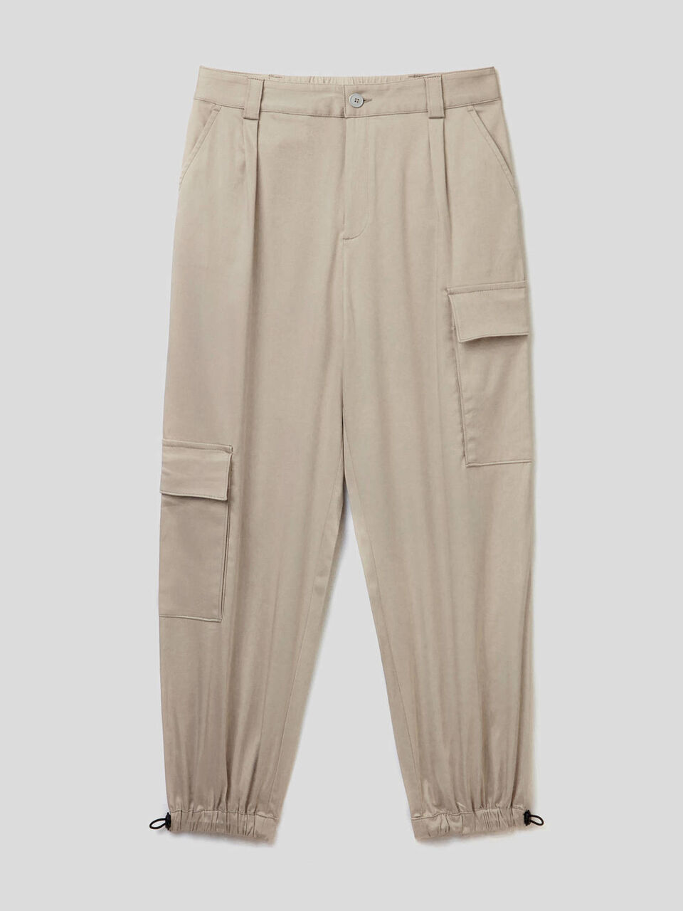 Cargohose mit asymmetrischen Taschen image number 1