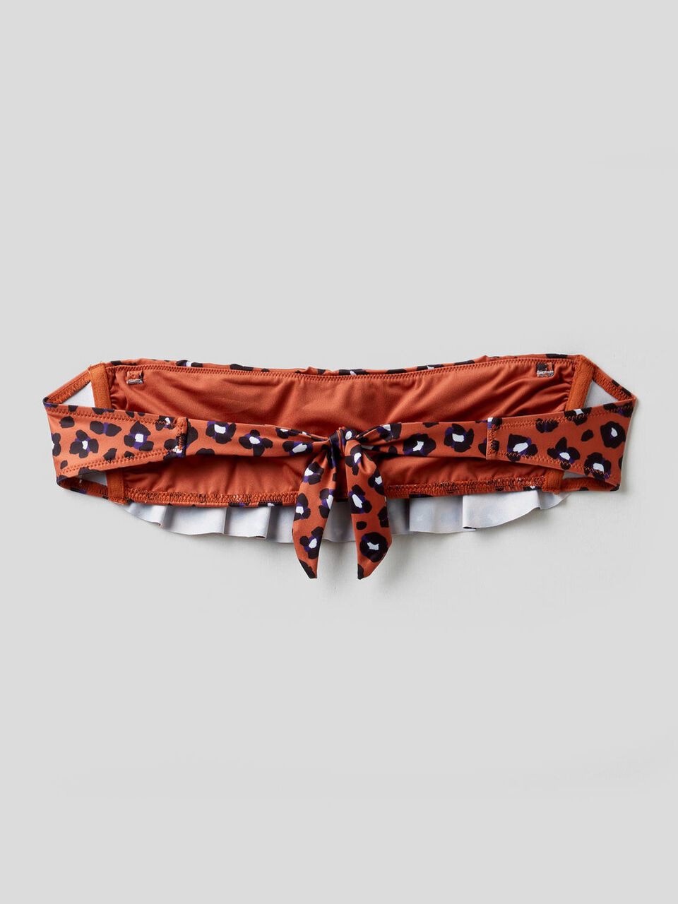 Bikini-Bandeau in Anmimalier mit Volants image number 2