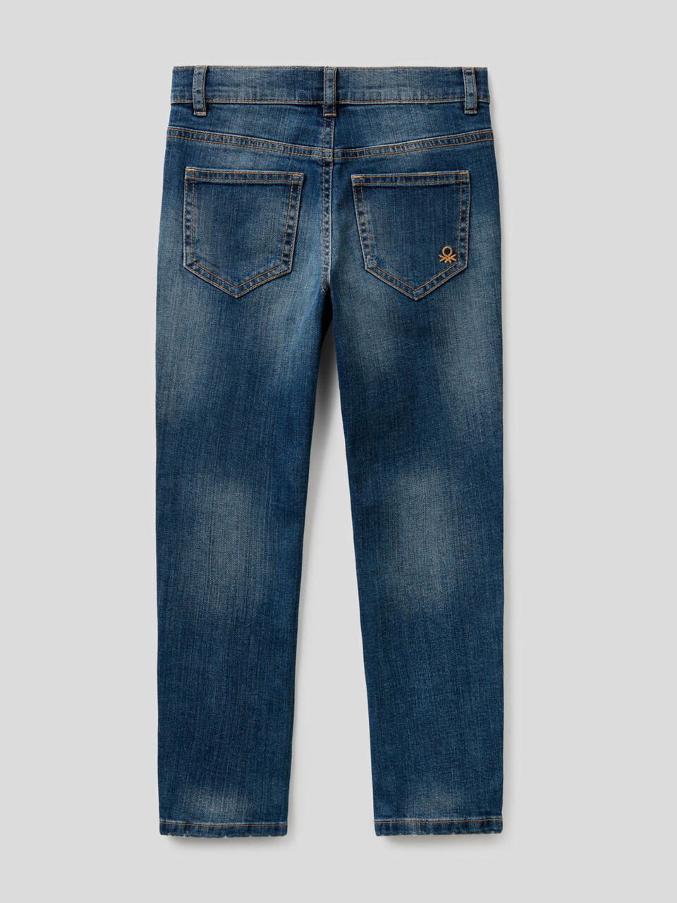 Jeans coupe skinny avec déchirures image number 2
