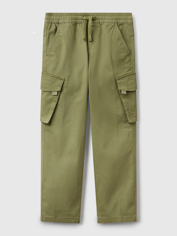 Schmal geschnittene Cargohose Jungen