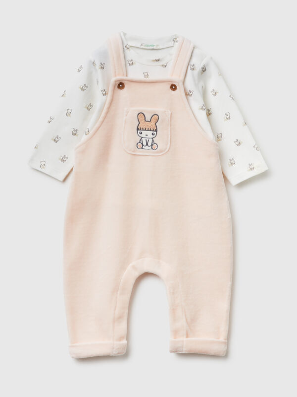 Set aus Baumwoll-T-Shirt und Overall Set aus Baumwoll-T-Shirt und Overall Newborn