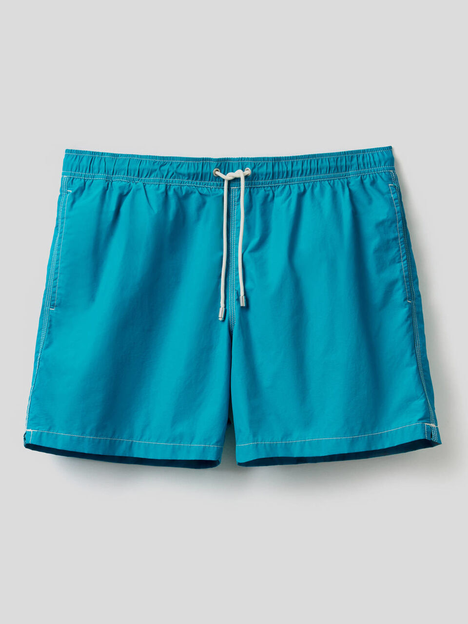 Badeshorts mit Details in einer Kontrastfarbe image number 1