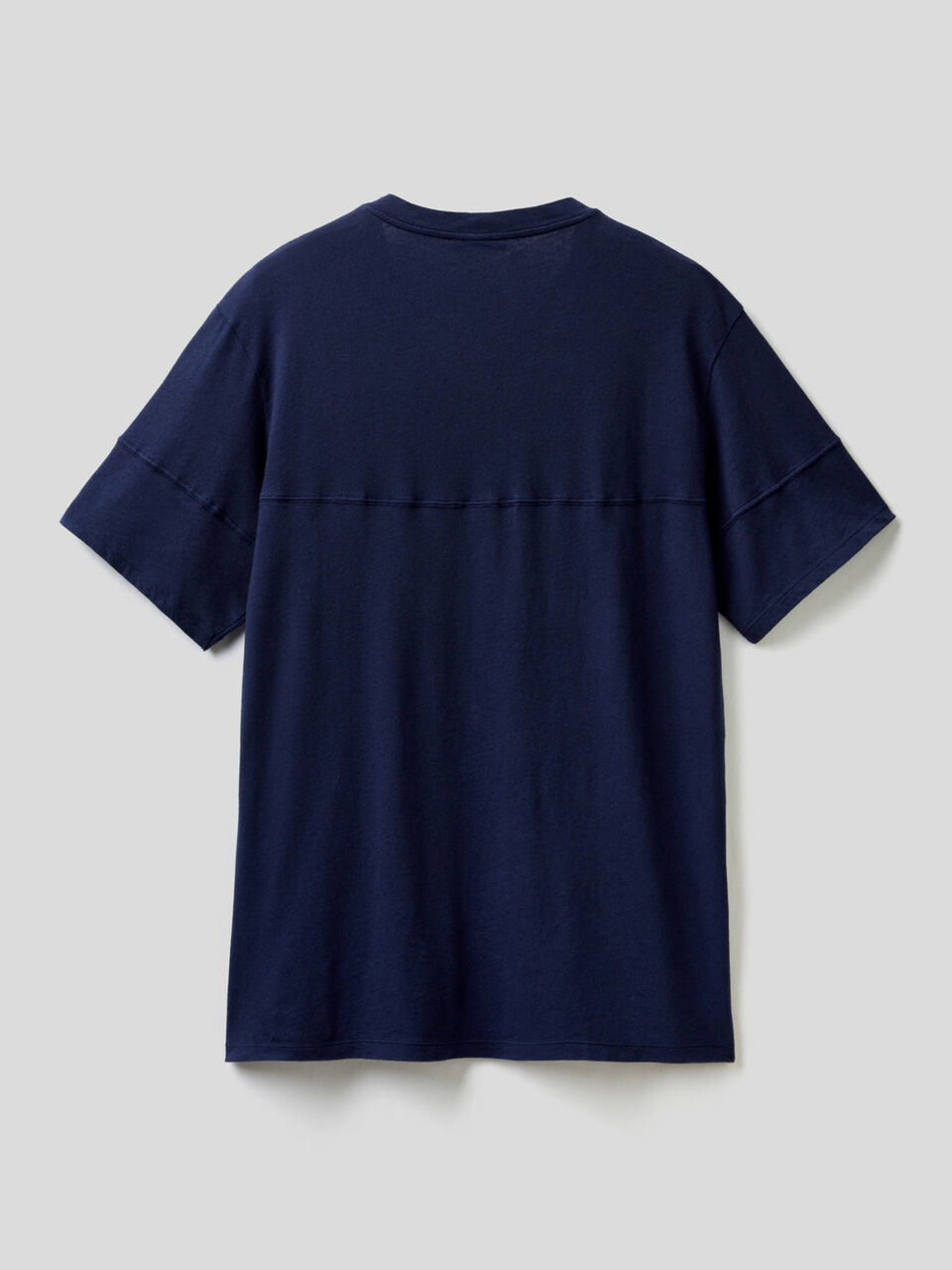Solid color t-shirt in linen blend image number 2