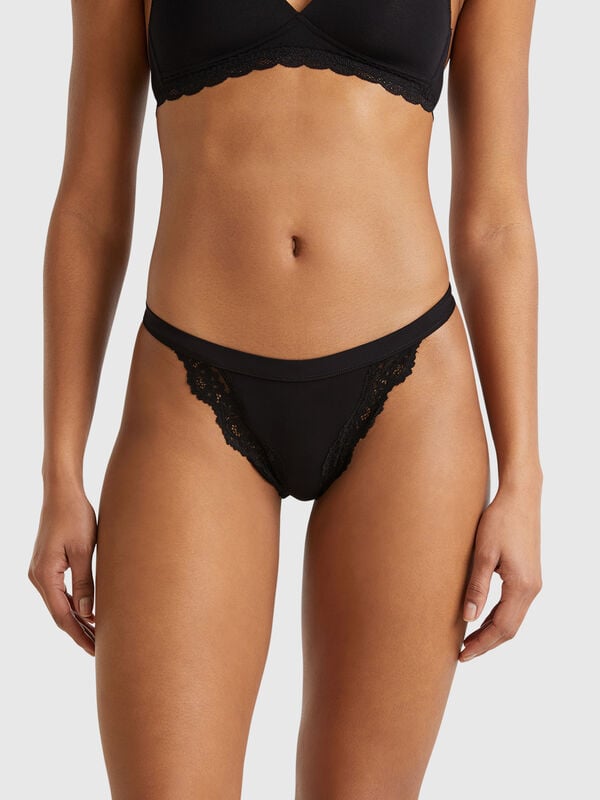 Underwear with lace contours Women