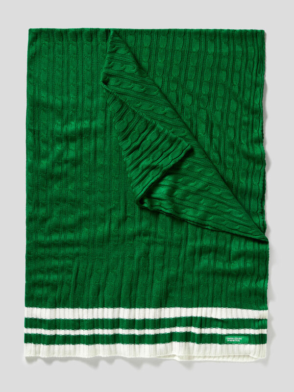 Couverture en maille torsadée