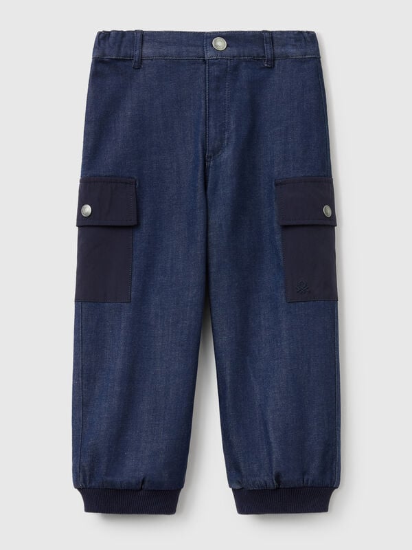 Le jogger cargo en jean Garçon