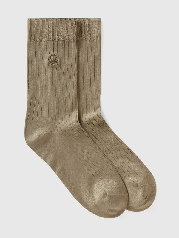 Ribbed mid-calf socks
