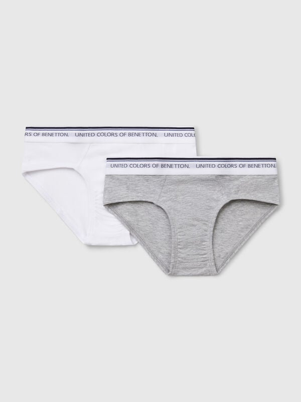 Deux slips avec élastique de marque Garçon