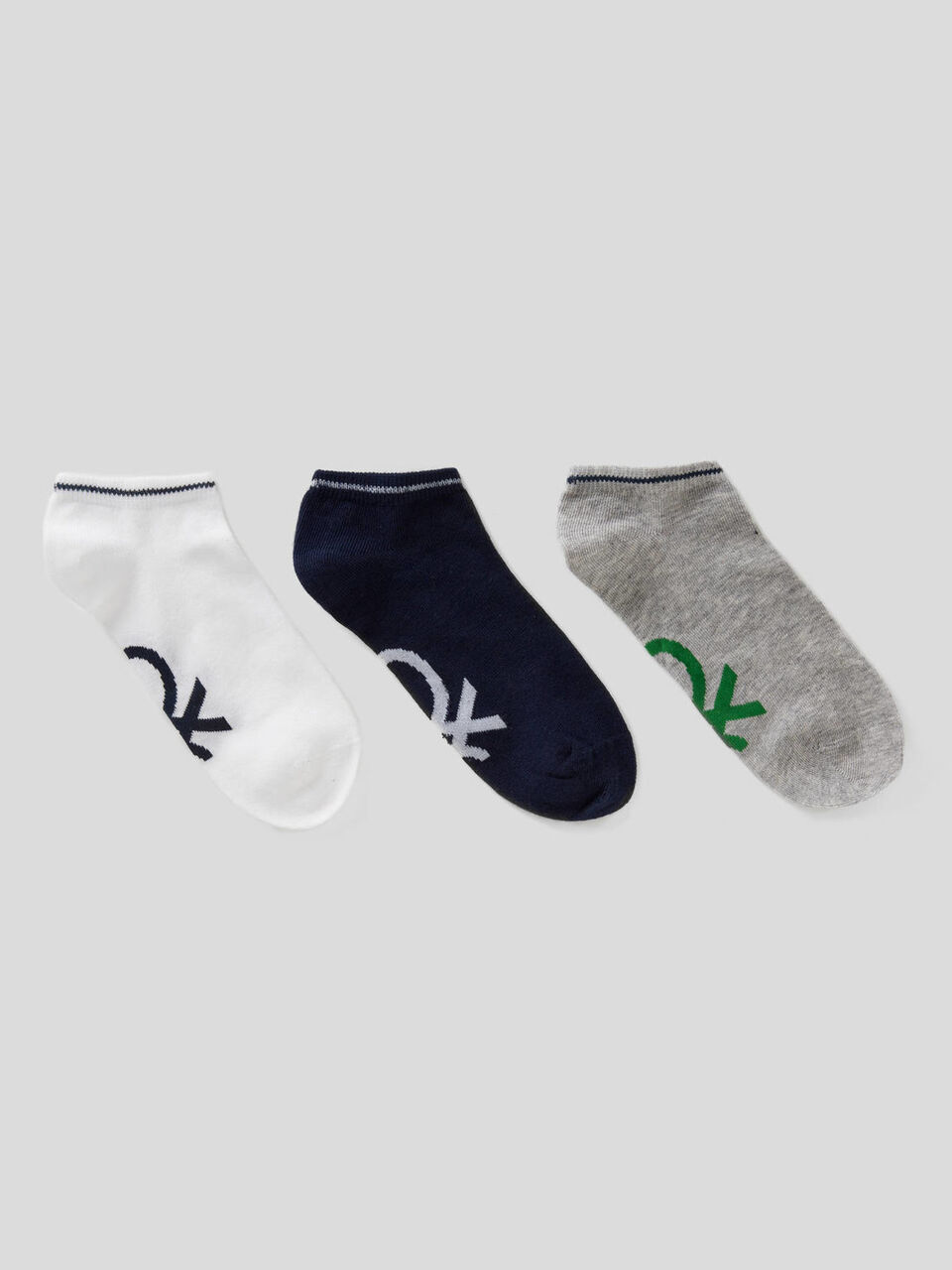 Three pairs of short socks image number 1