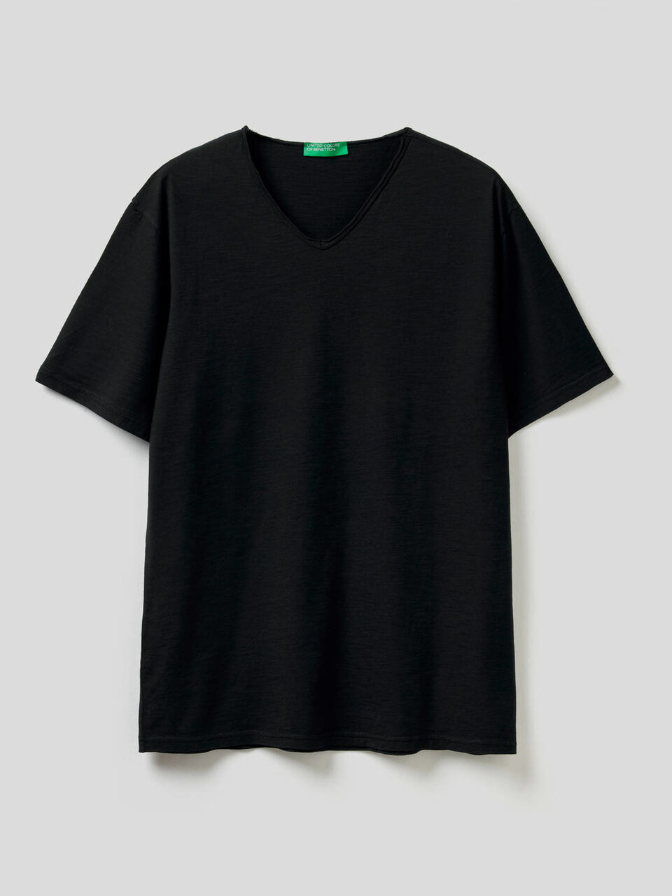 100% cotton t-shirt with V-neck image number 1