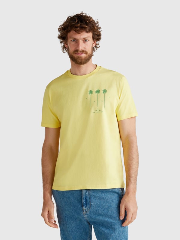 Gelbes T-Shirt mit Grafiken Herren