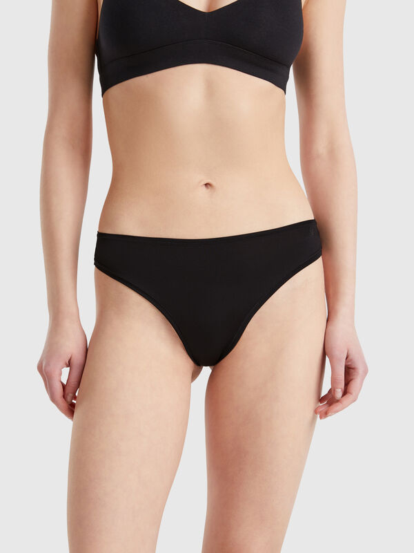 Drei Sport-Slips Damen