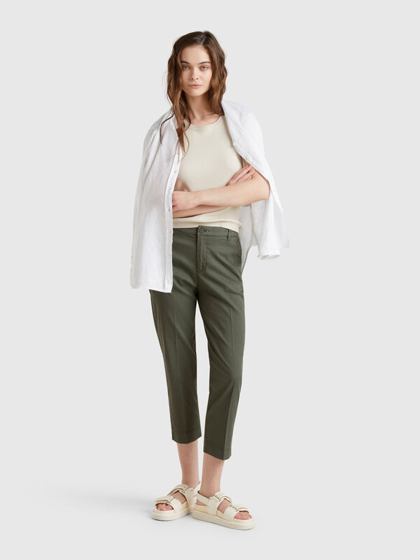 Chino raccourci en coton stretch Femme