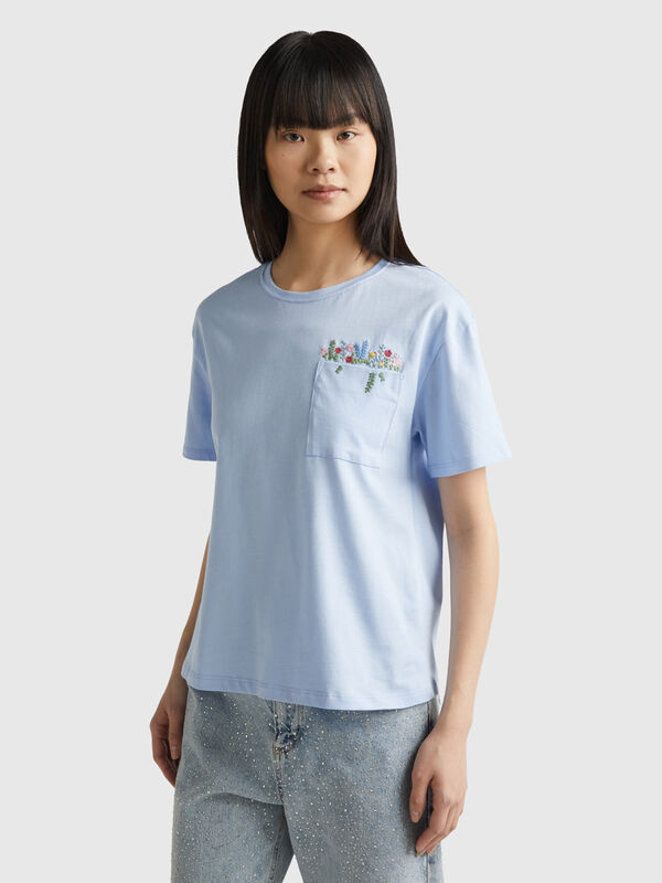 T-Shirt mit Tasche und Stickerei Damen