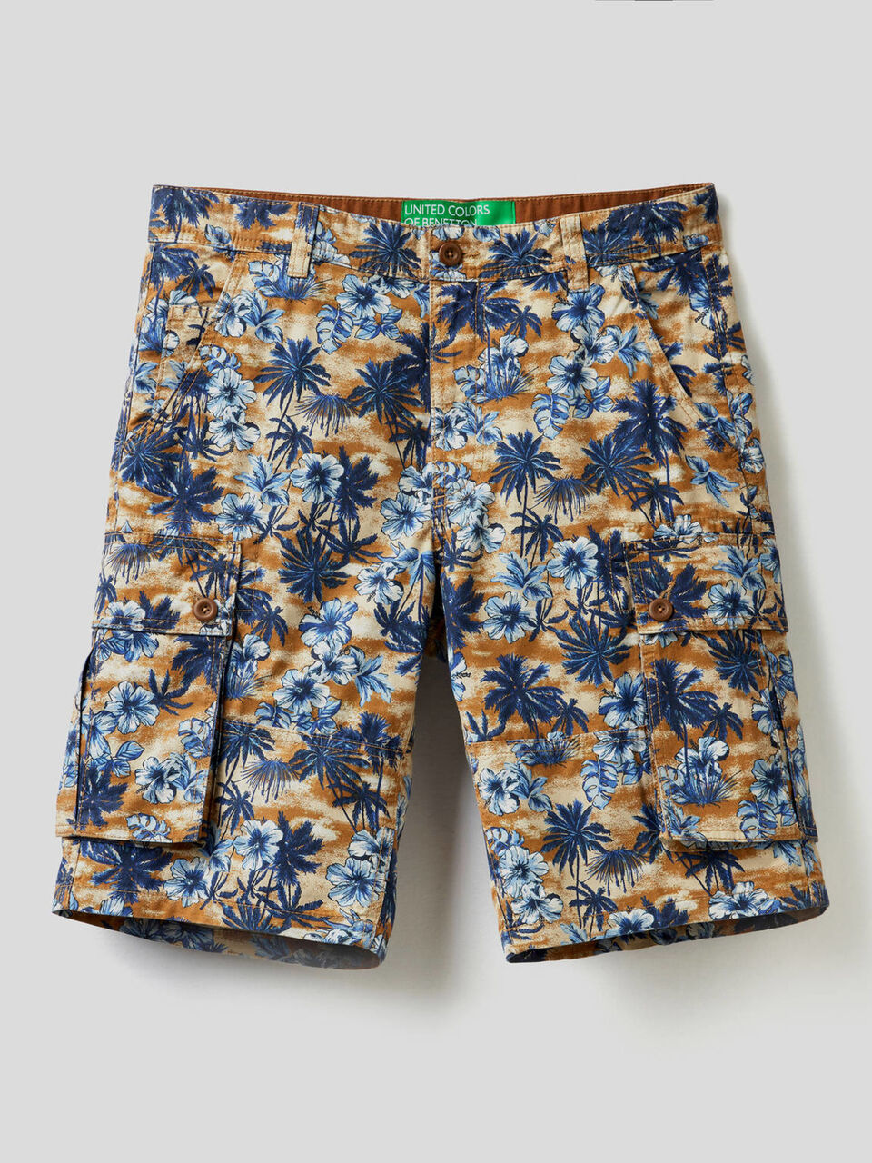 Patterned cargo bermudas image number 1