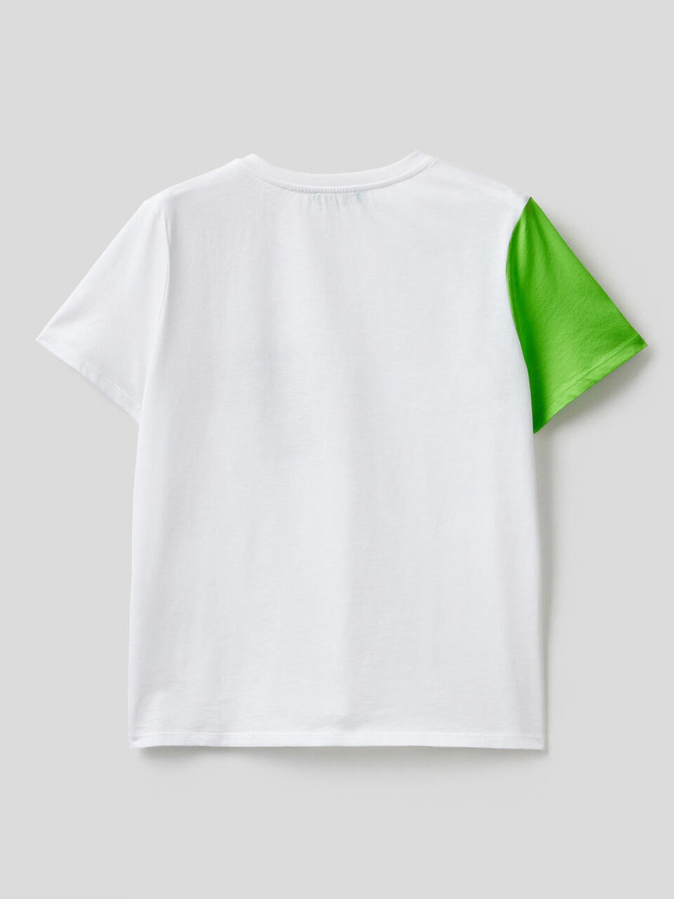 T-Shirt mit Brusttasche und Ärmel in einer Kontrastfarbe image number 2