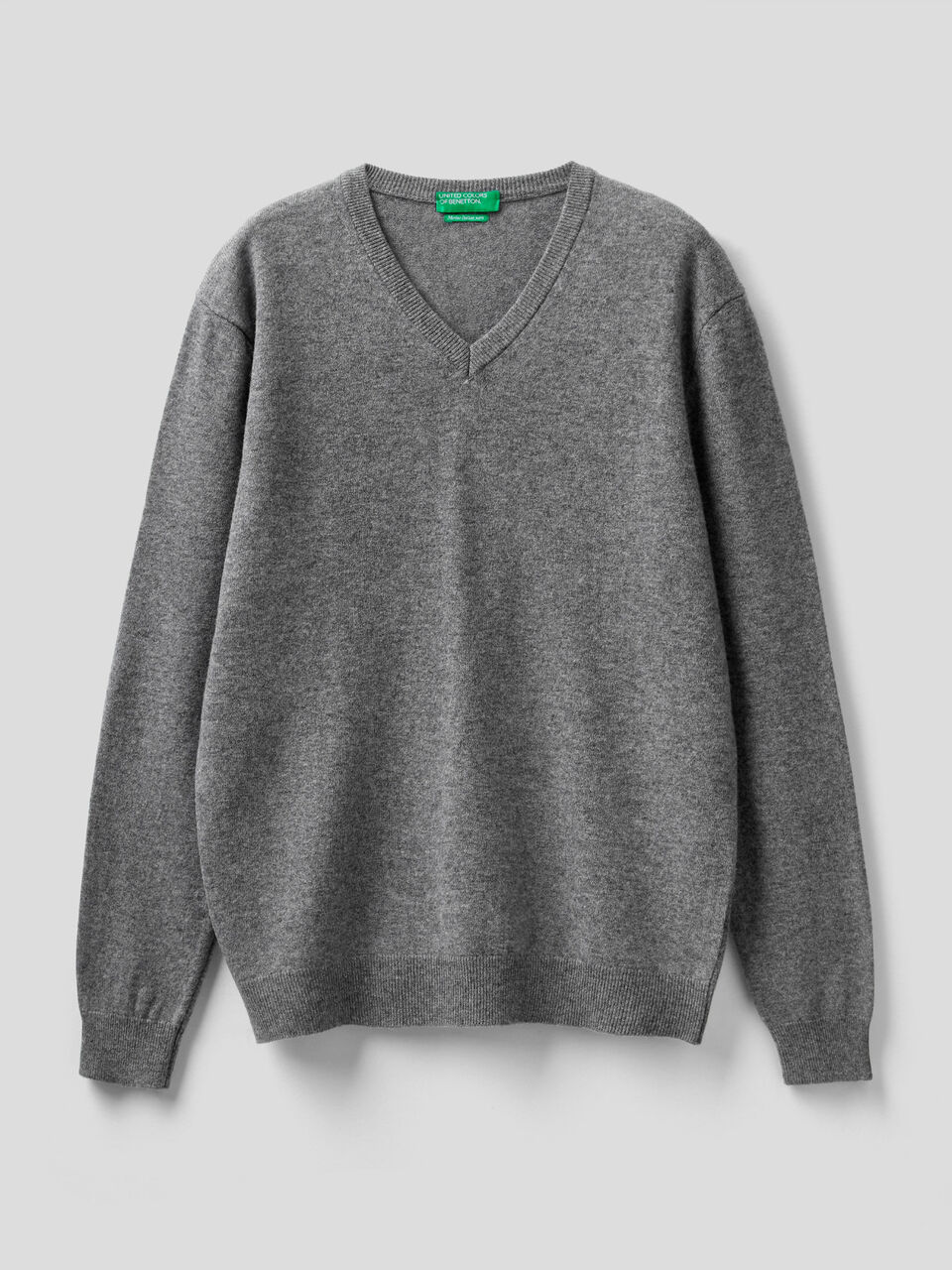 Pull col en V en pure en laine vierge image number 1