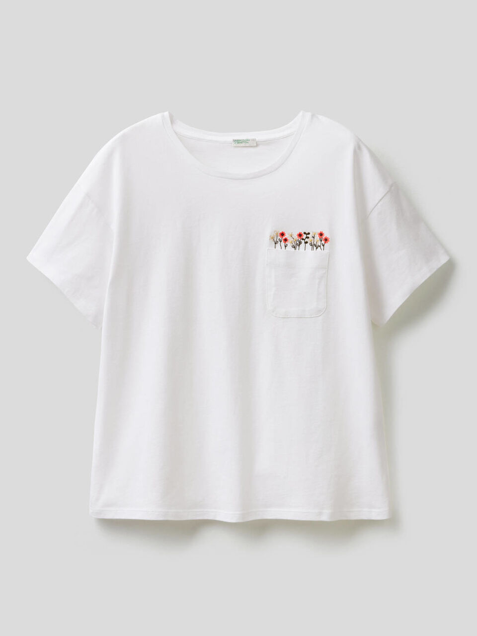 T-shirt avec fleurs brodées image number 1