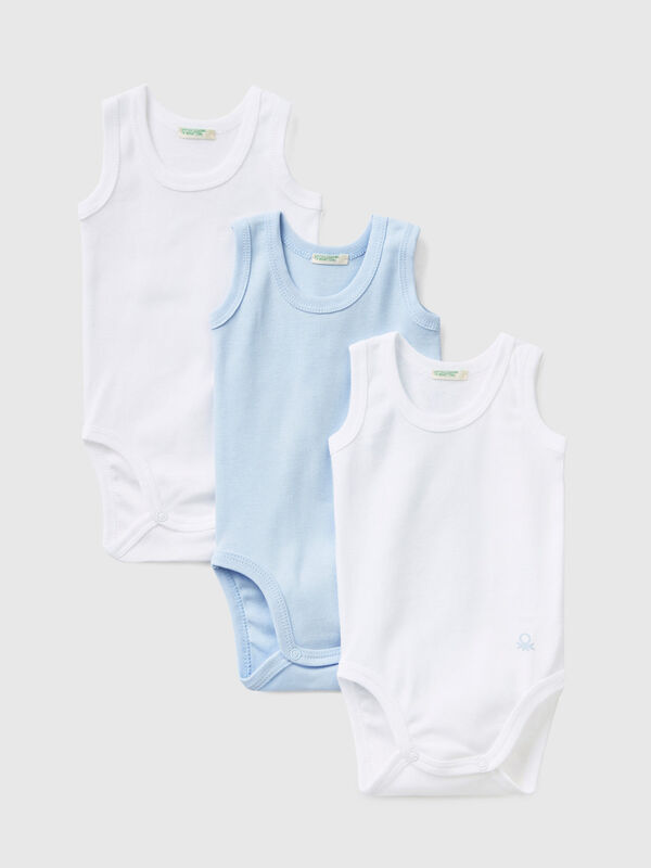 Drei einfarbige Unterhemden-Bodys Newborn
