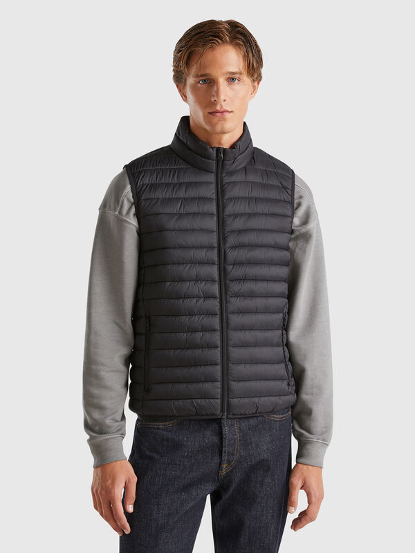 Sleeveless puffer jacket with recycled wadding Men