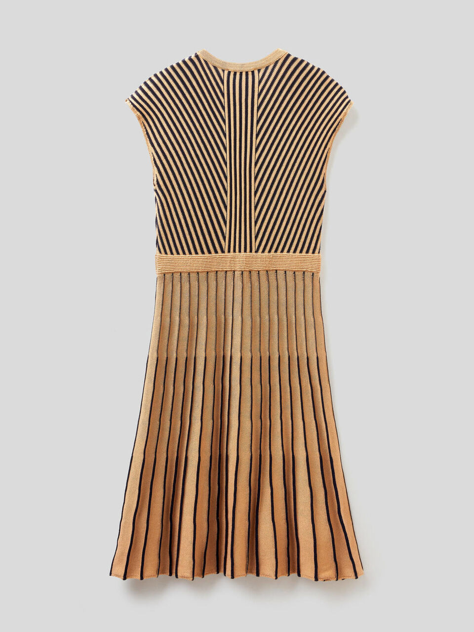 Strickkleid aus 100% Baumwolle mit besonderer Verarbeitung image number 2