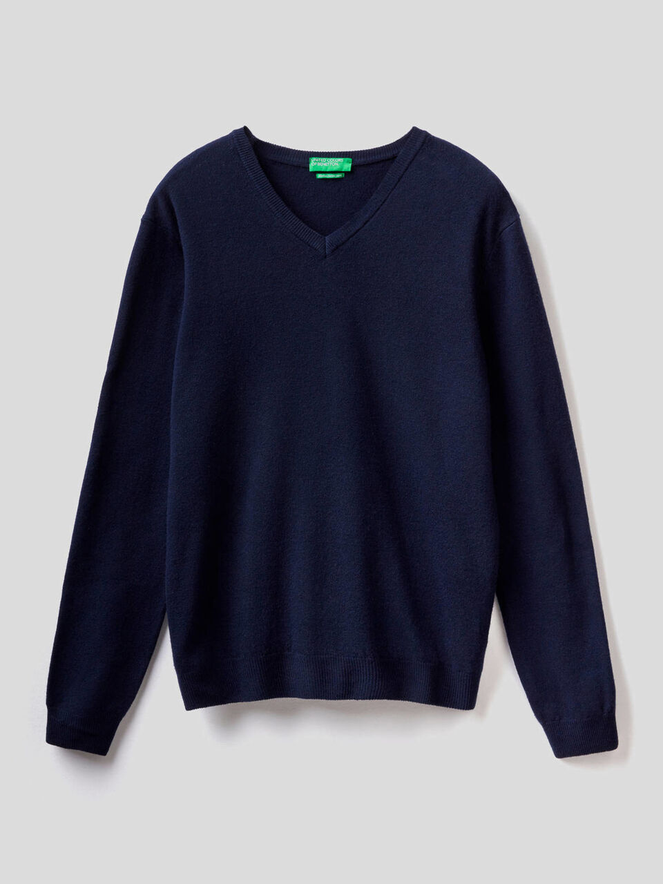 Pull col en V en pure en laine vierge image number 1