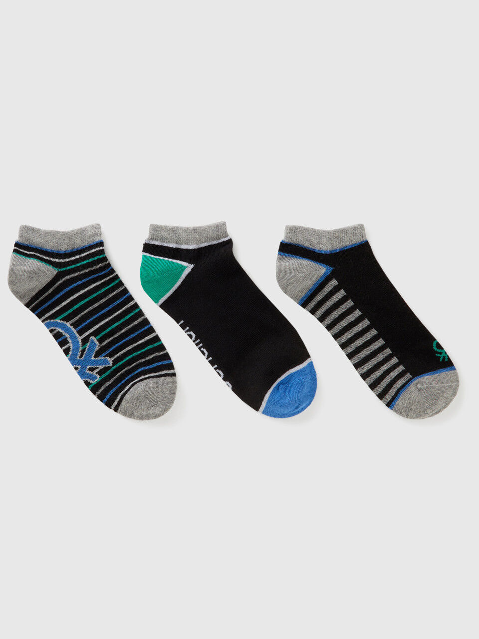 Trois paires de chaussettes basses