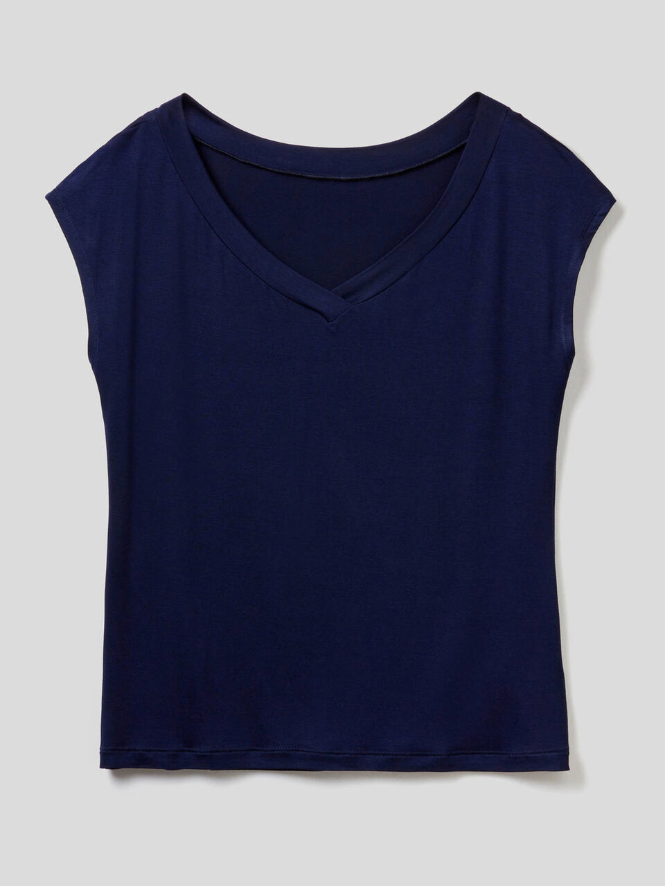 T-shirt fluide avec col en V image number 1