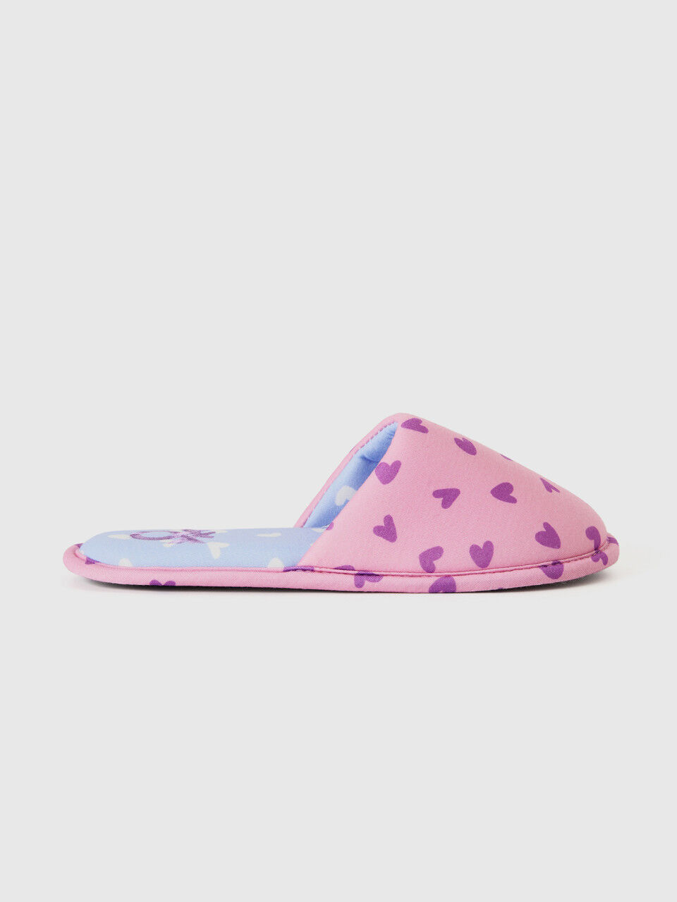 Heart-patterned slippers