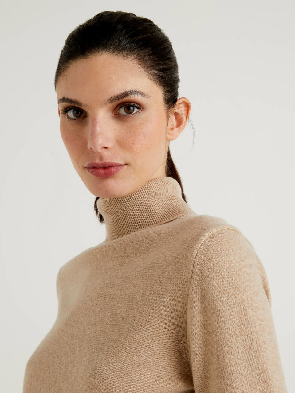 Beige turtleneck sweater in pure virgin wool