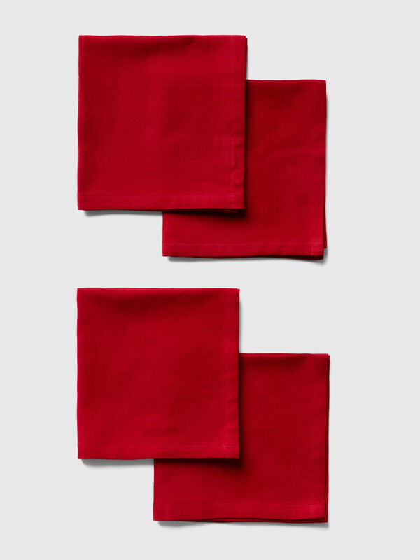 Lot de quatre serviettes rouges