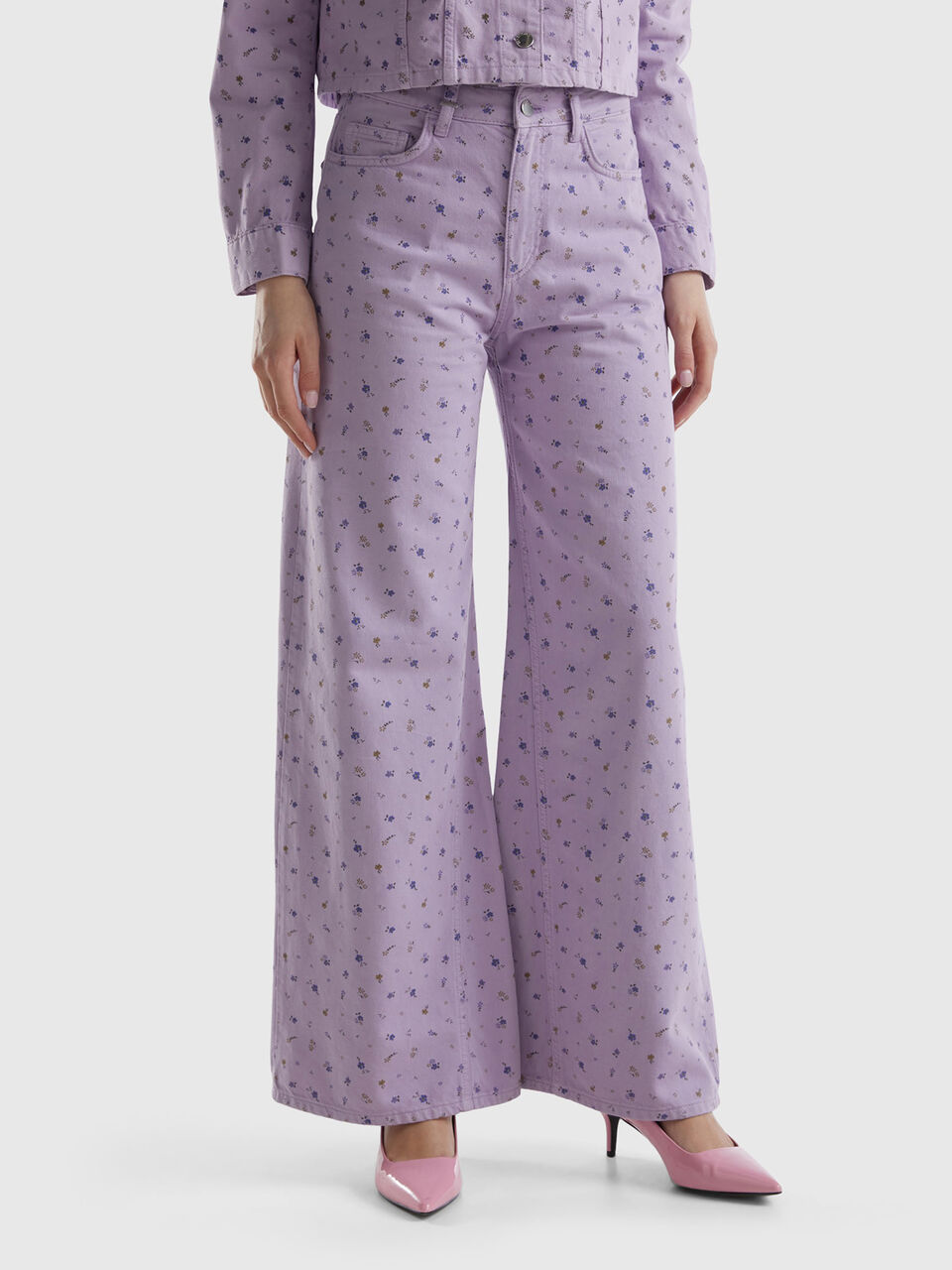 Wide trousers with floral print - Lilac | Benetton