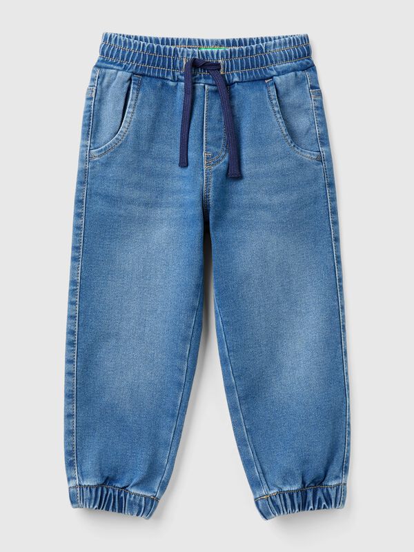 Le jogger en jean Garçon