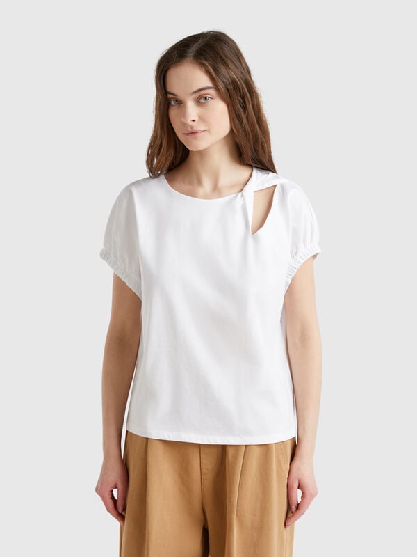 T-Shirt mit Knoten und Ausschnitt Damen